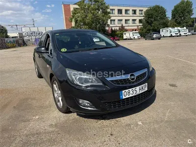 Usado Opel Astra Sport 125 CV (91 kW) 2012 Negro Berlina