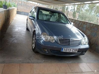 Usado Mercedes C220 Elegance 143 CV (105 kW) 2004 Azul Berlina