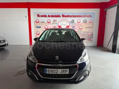 Usado Peugeot 208 Allure 100 CV (73 kW) 2016 Azul Utilitario