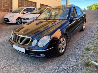 Usado Mercedes E270 Avantgarde 177 CV (130 kW) 2003 Azul Berlina
