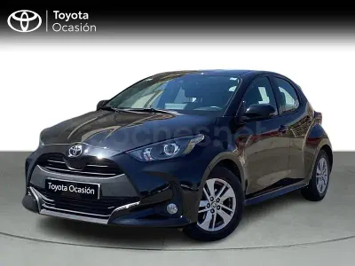 Usado Toyota Yaris 125 CV (91 kW) 2022 Negro Utilitario