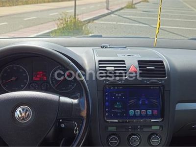 Usado VW Golf IV Highline 115 CV (84 kW) 2006 Gris / plata Berlina