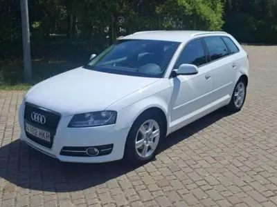 Usado Audi A3 Sportback Attraction 105 CV (77 kW) 2012 Blanco Utilitario
