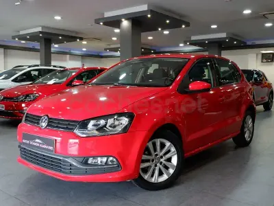 Usado VW Polo Advance 90 CV (66 kW) 2015 Rojo Berlina