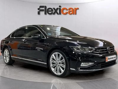 Usado VW Passat R-line 150 CV (110 kW) 2020 Negro Berlina