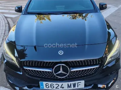 Usado Mercedes CLA200 Shooting Brake 136 CV (100 kW) 2019 Negro Familiar