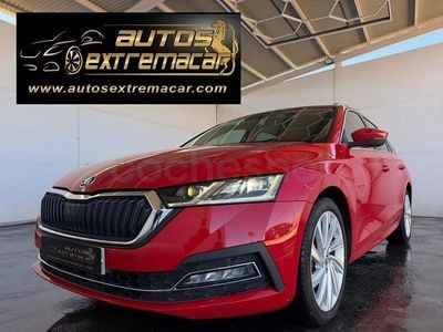 Usado Skoda Octavia Style 150 CV (110 kW) 2021 Rojo Familiar