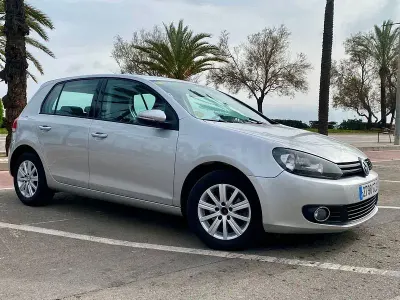 Usado VW Golf VI Advance 105 CV (77 kW) 2010 Gris / plata Utilitario