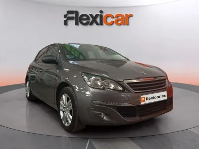 Usado Peugeot 308 Allure 130 CV (95 kW) 2016 Granate Berlina