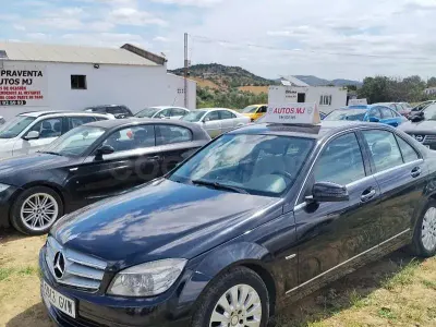 Usado Mercedes C200 Elegance 136 CV (100 kW) 2010 Negro Berlina