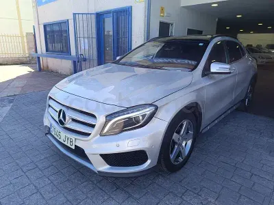 Usado Mercedes GLA200 AMG line 136 CV (100 kW) 2017 Gris / plata SUV