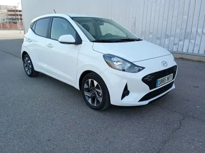 Usado Hyundai i10 63 CV (46 kW) 2025 Blanco Utilitario