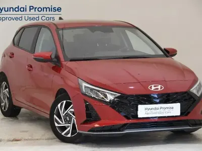 Usado Hyundai i20 100 CV (73 kW) 2025 Rojo Utilitario