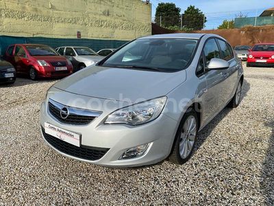 Usado Opel Astra Expression 115 CV (84 kW) 2011 Gris / plata Berlina