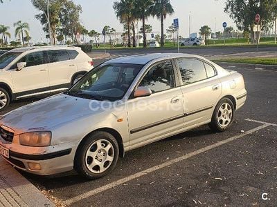 Usado Hyundai Elantra GLS 107 CV (78 kW) 2002 Gris / plata Berlina