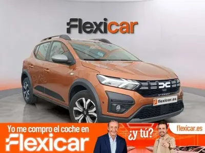 Usado Dacia Sandero Comfort 91 CV (66 kW) 2023 Naranja Utilitario