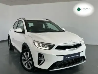 Usado Kia Stonic 100 HP (73 kW) 2025 Branco SUV