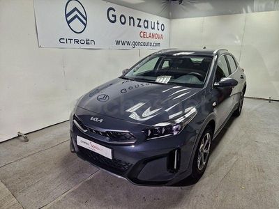 Usado Kia XCeed 100 CV (73 kW) 2024 Gris / plata SUV