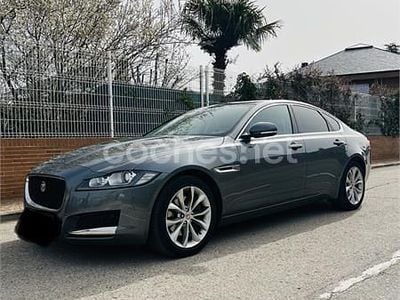 Usado Jaguar XF Prestige 180 CV (132 kW) 2017 Gris / plata Berlina