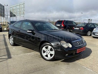 Usado Mercedes C200 163 CV (119 kW) 2002 Negro Berlina