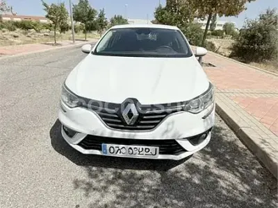 Usado Renault Mégane IV Zen 110 CV (80 kW) 2018 Blanco Berlina