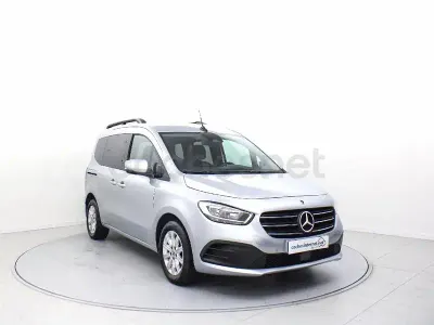 Usado Mercedes T180 116 CV (85 kW) 2024 Gris / plata Monovolumen