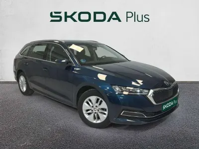 Usado Skoda Octavia Ambition 150 CV (110 kW) 2024 Azul Familiar