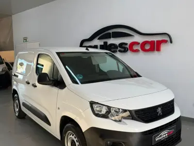 Usado Peugeot Partner 100 CV (73 kW) 2021 Blanco Monovolumen