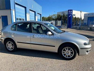Usado Seat Leon 90 CV (66 kW) 2002 Gris / plata Utilitario