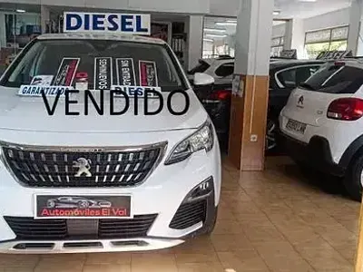 Usado Peugeot 3008 Allure 130 CV (95 kW) 2019 Blanco SUV
