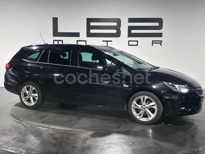 Usado Opel Astra Business Elegance 145 CV (106 kW) 2021 Negro Familiar