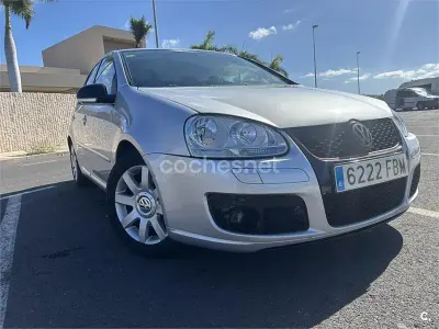Usado VW Golf V Highline 115 CV (84 kW) 2007 Gris / plata Berlina