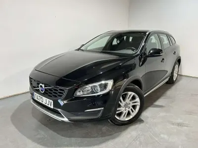 Usado Volvo V60 CC Momentum 190 CV (139 kW) 2015 Negro Familiar