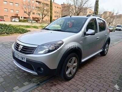 Usado Dacia Sandero Stepway 85 CV (62 kW) 2012 Gris / plata Berlina