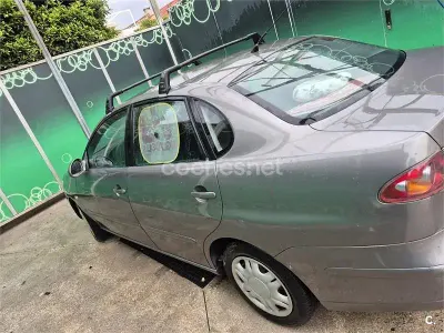 Usado Seat Cordoba 100 CV (73 kW) 2003 Gris / plata Berlina