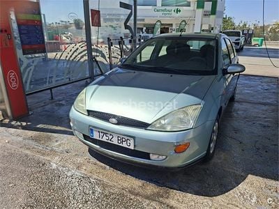 Käytetty Ford Focus Ambiente 100 HP (73 kW) 2001 Vihreä Sedan