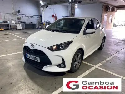 Usado Toyota Yaris Hybrid Active 115 CV (84 kW) 2025 Blanco Berlina