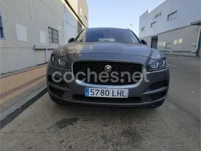 Usado Jaguar F-Pace Prestige 180 CV (132 kW) 2020 Gris / plata SUV