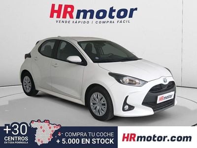 Blanco Usado 2022 Toyota Yaris Hybrid Business Edition Berlina | 20.610 € (Un poco caro)