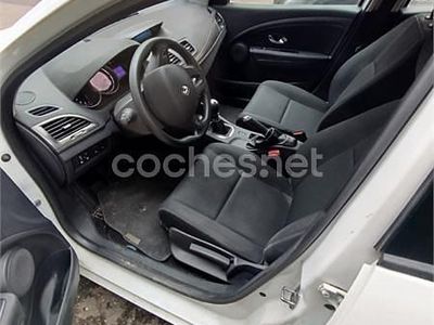 Usado Renault Mégane GrandTour LIMITED 115 CV (84 kW) 2014 Blanco Familiar