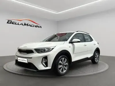Usado Kia Stonic 84 CV (61 kW) 2024 Blanco SUV