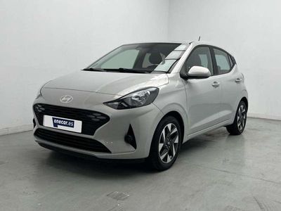 Usado Hyundai i10 67 CV (49 kW) 2023 Gris Utilitario
