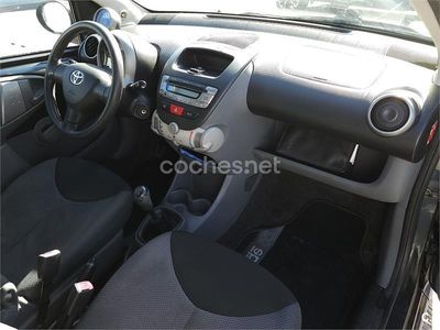 Usado Toyota Aygo Sport 68 CV (50 kW) 2005 Gris / plata Utilitario