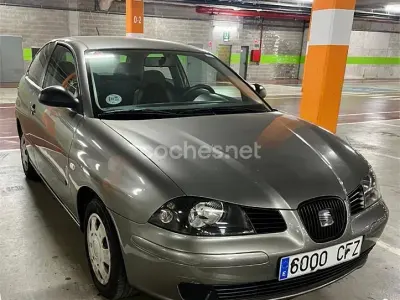 Usado Seat Ibiza 100 CV (73 kW) 2003 Gris / plata Utilitario