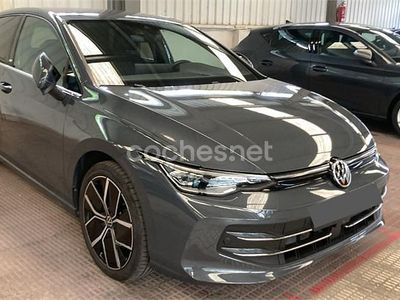 Gris / plata Usado 2024 VW Golf Berlina | 29.450 € (Un poco caro)