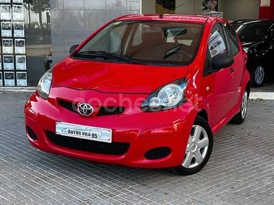 Rojo Usado 2010 Toyota Aygo Live Utilitario | 5990 € (Un poco caro)