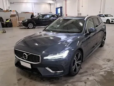 Usado Volvo V60 Inscription 340 HP (250 kW) 2020 Cinzento Carrinha