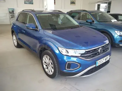 Usado VW T-Roc Life 116 CV (85 kW) 2024 Azul SUV