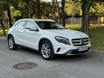 Usado Mercedes GLA220 Urban 170 CV (125 kW) 2014 Blanco SUV