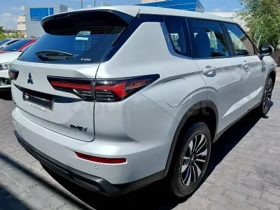 Nuevo Mitsubishi Outlander P-HEV Motion 306 CV (225 kW) 2026 Blanco SUV
